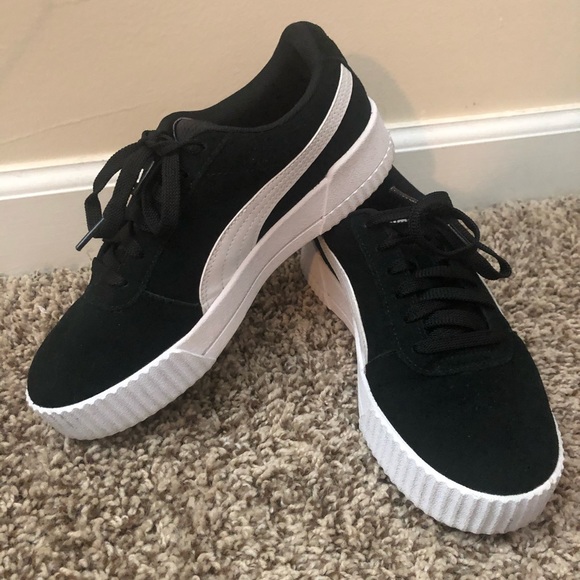 Puma Shoes - Puma Carina Sneakers. Black and White